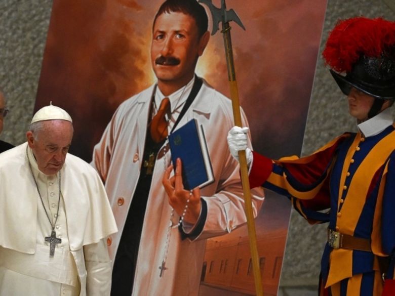 El Papa canonizó al tercer santo argentino