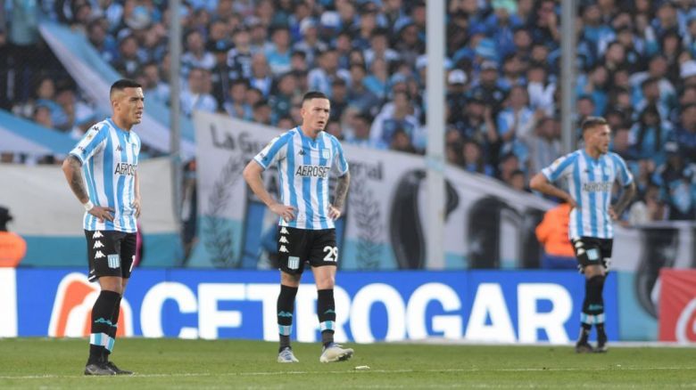 Racing perdió sobre la hora ante River y no pudo quedarse con el torneo