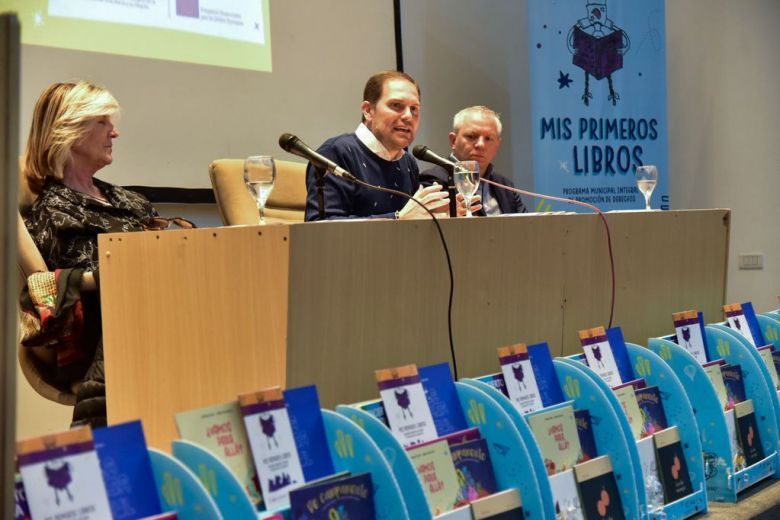 Programa "Mis Primeros Libros": Se entregó la biblioteca 150