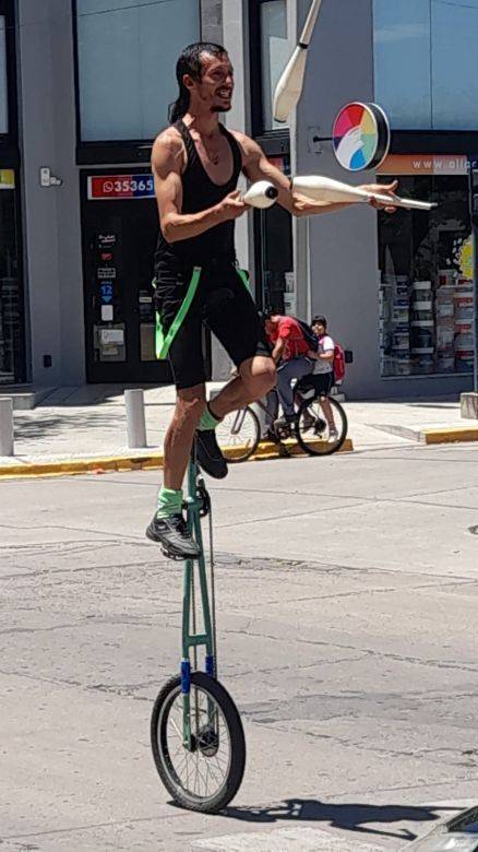 Xavi, el joven que gira con su monociclo desde Mendoza hacia Villa María