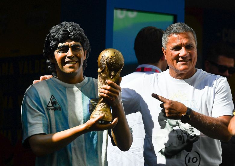 En su segundo aniversario, la Commebol homenajeó a Maradona en Qatar 