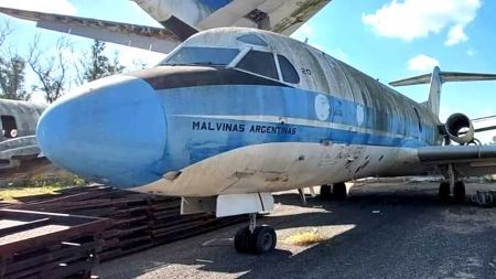 Trasladarán el avión rescatado al Museo de Malvinas en Oliva