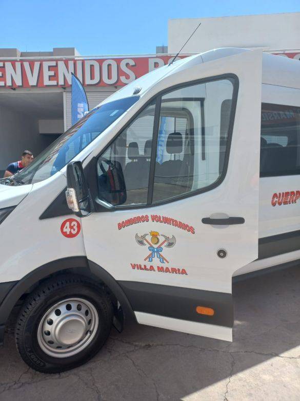 Bomberos Voluntarios presentaron una nueva unidad 