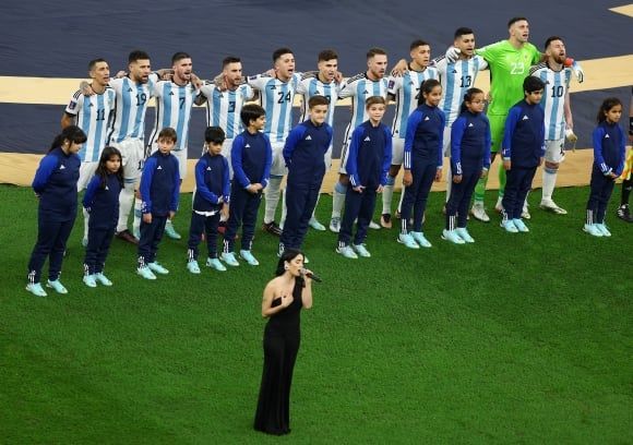 Lali Espósito entonó el Himno Nacional Argentino en la final del Mundial de Qatar 2022