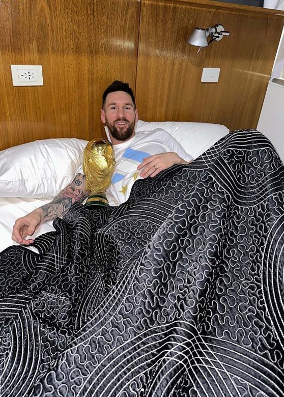 Messi durmió con la Copa del Mundo tras la llegada a la Argentina 