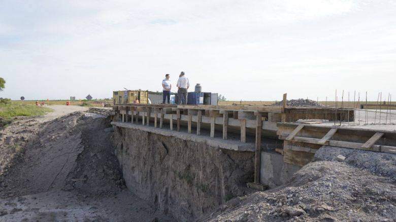 Bovo y Ghiano recorrieron el avance de obra del Puente Arroyo Algodón