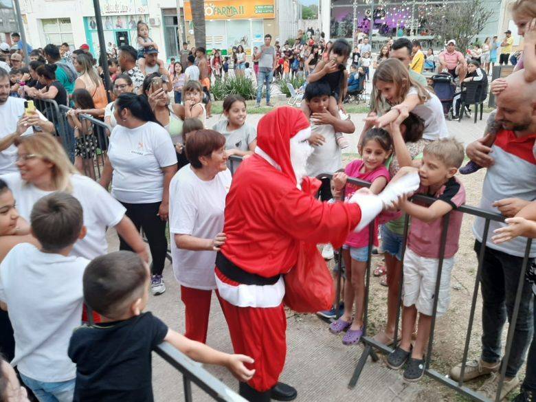 Papa Noel festejó la navidad en Villa Nueva
