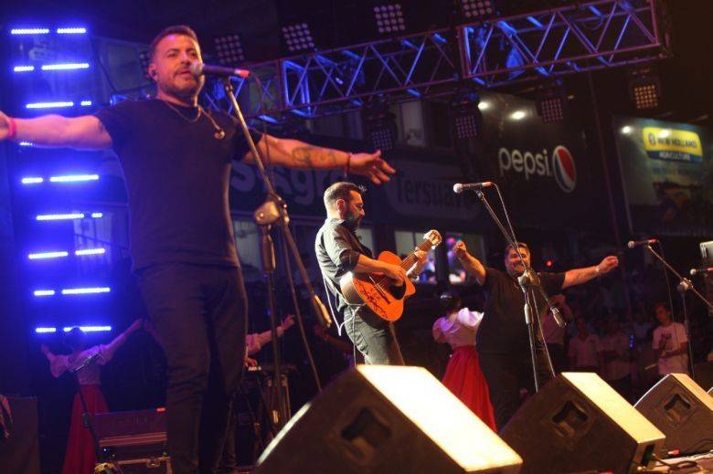 Los Tekis y Q’Lokura, carnaval jujeño y cuarteto en la cuarta noche