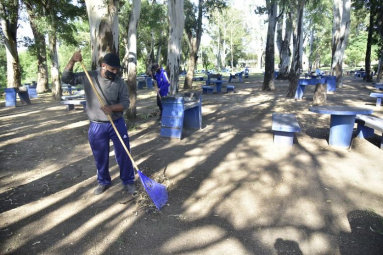 Vecinos reclaman baños químicos y mejores condiciones en la costanera