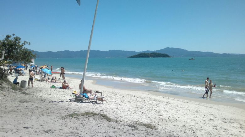 Alerta por un brote de diarrea en las playas en Florianópolis