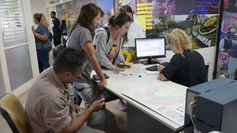  Para el festival de peñas se vendieron entradas a todo el pais 