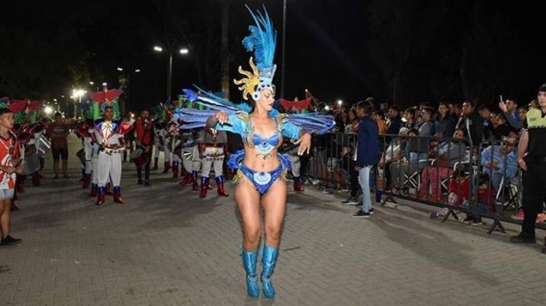 Se presentaron los Carnavales Gigantes de Villa Nueva