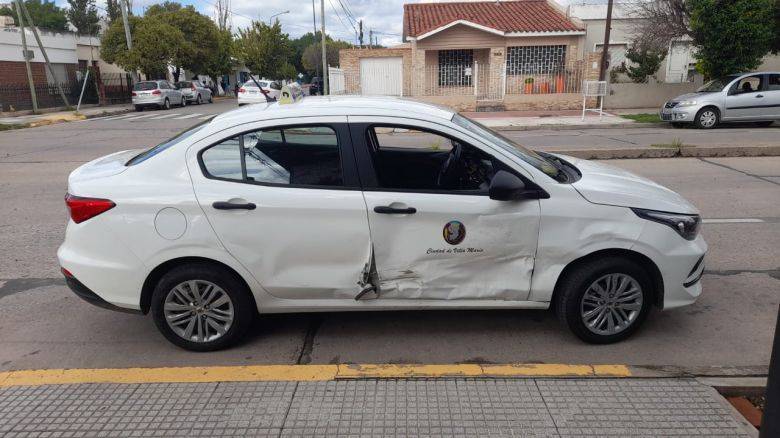 Dos autos colisionaron en barrio Rivadavia