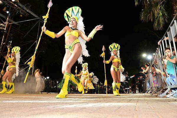 Comenzaron los carnavales gigantes de Villa Nueva 