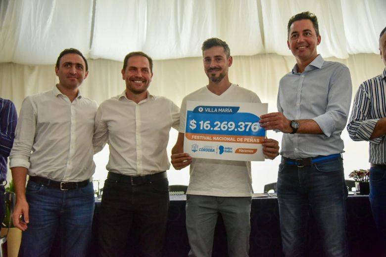 Calvo entregó 16 millones de pesos al Festival Internacional de Peñas