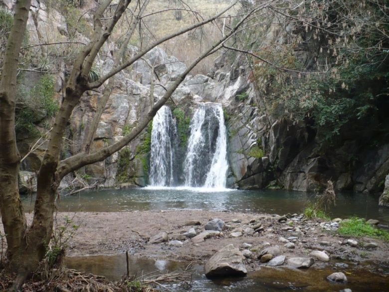 Los Cóndores: un hombre murió cuando realizaba una caminata a la cascada 