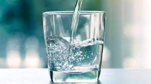 Cuántos litros de agua por día necesita una persona