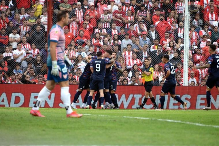 Talleres  goleó 3-0 a Instituto