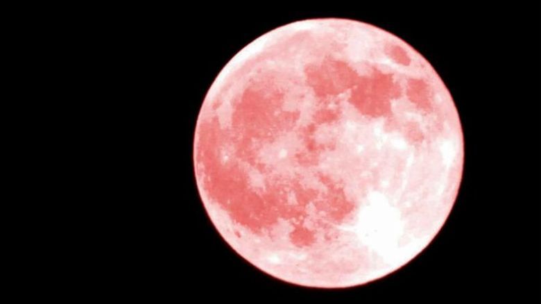 ¿Cuándo se podrá ver la Luna Rosa en Argentina?