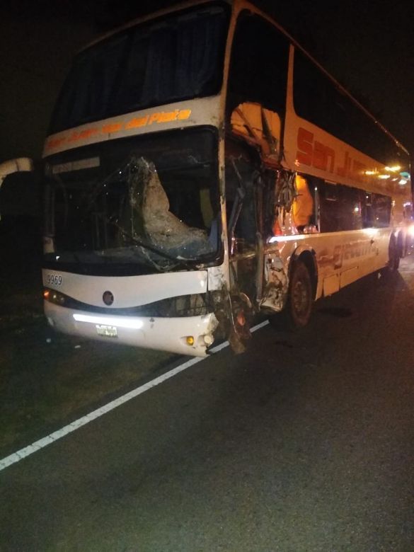 Río Cuarto: cinco heridos tras el choque entre un colectivo y camión