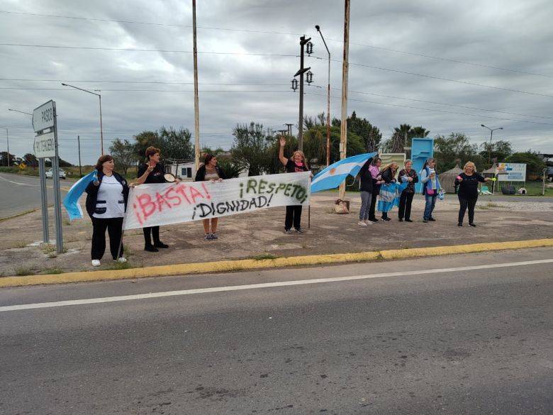 Docentes autoconvocados se movilizaron en ruta 4 y 6