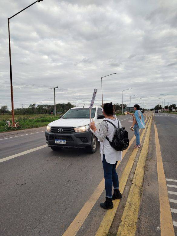 Docentes autoconvocados se movilizaron en ruta 4 y 6