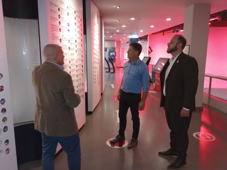 Gestionan la inserción del invento de la pelota de fútbol en el museo del Club River Plate