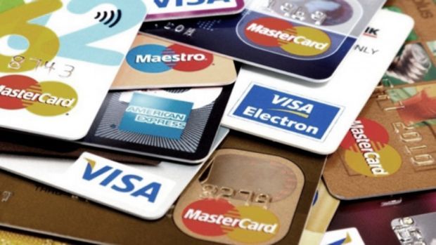 Massa anunció un aumento de 30% en márgenes de compra con tarjetas de crédito