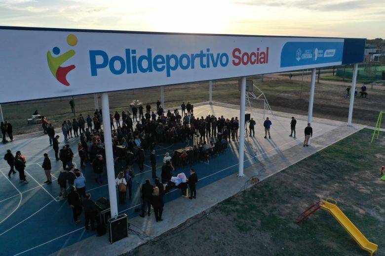 Villa Nueva: el gobernador inauguró el nuevo Polideportivo social