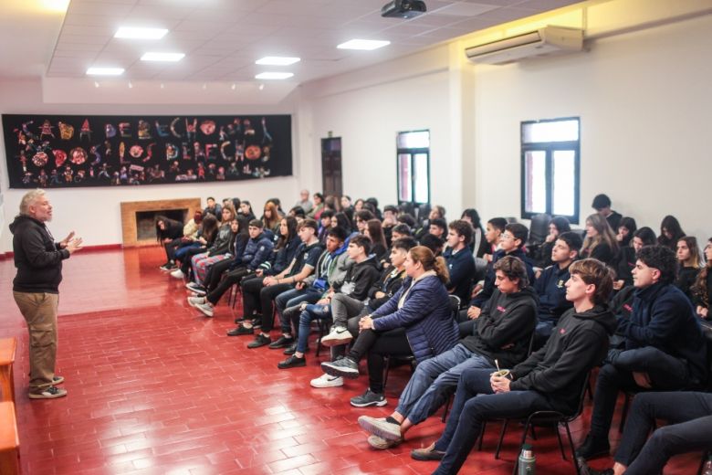 Estudiantes del IPEM  N º147 visitaron lugares icónicos de la capital cordobesa