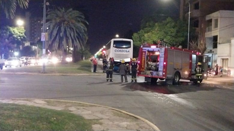 Se prendió fuego un colectivo de la empresa Coata 