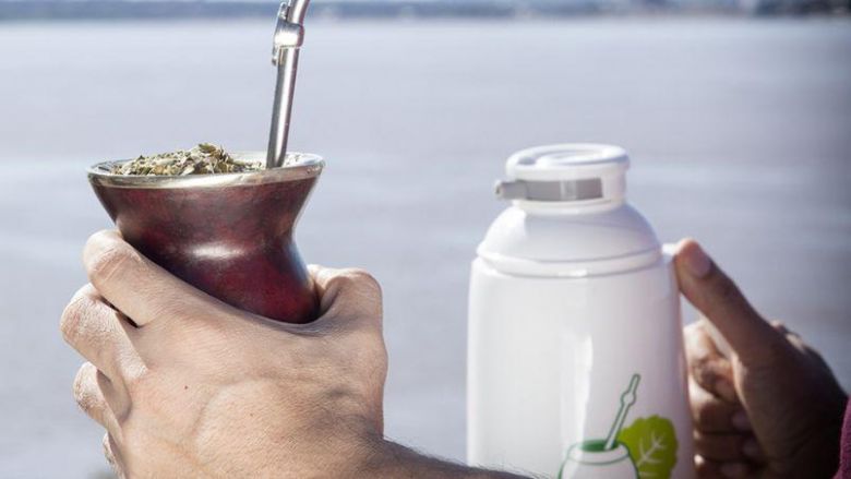 Cómo preparar el mate, por qué el polvo es sagrado y qué no hay que hacer