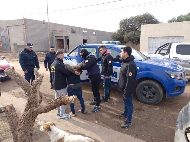 Cuatro detenidos tras un allanamiento en barrio Botta