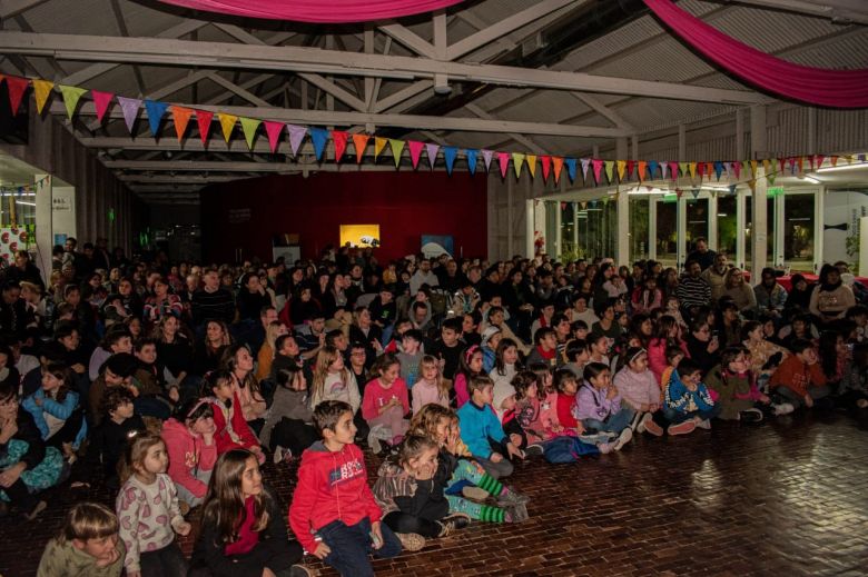 Chicos y chicas disfrutaron de la Escuela de Circo