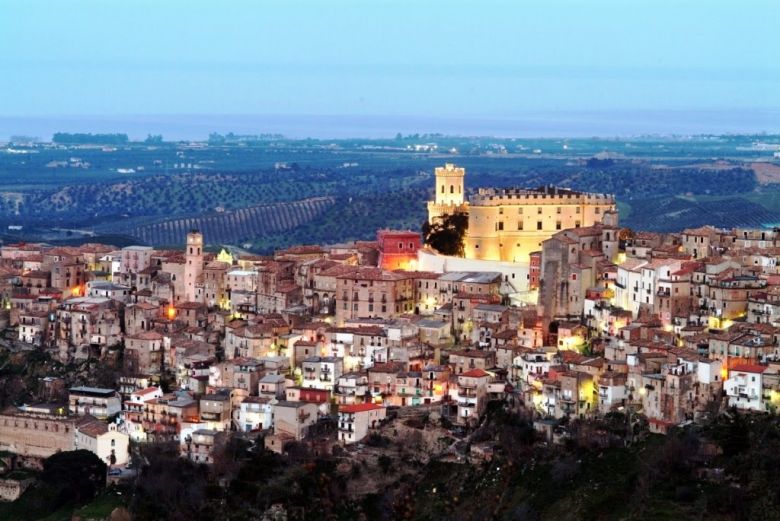 Un pueblo de Italia ofrece casa y trabajo para argentinos