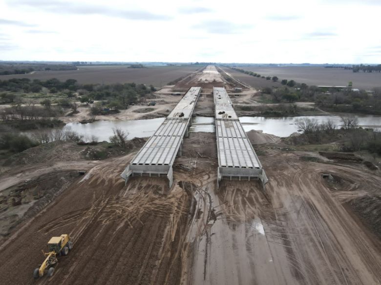 Villa María y Villa Nueva avanzan en la ejecución de tres nuevos puentes sobre el río Ctalamochita