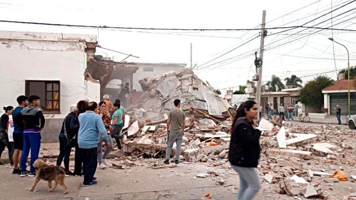 Oliva: explotó una casa con un adulto y tres menores adentro 