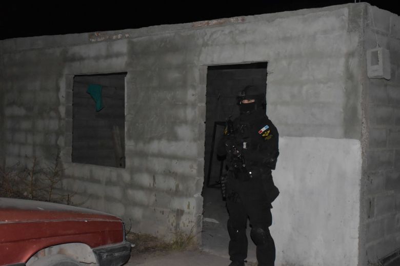 Detuvieron a un integrante de una banda que vendía drogas en Villa Nueva