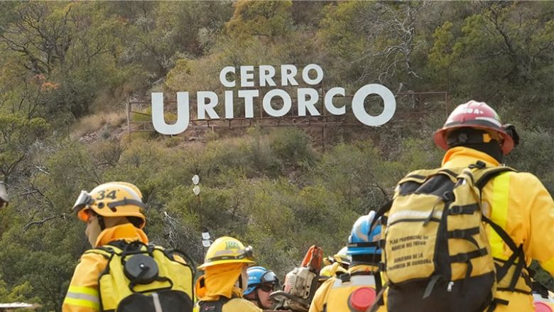 Bomberos lograron contener de forma total el incendio en el cerro Uritorco