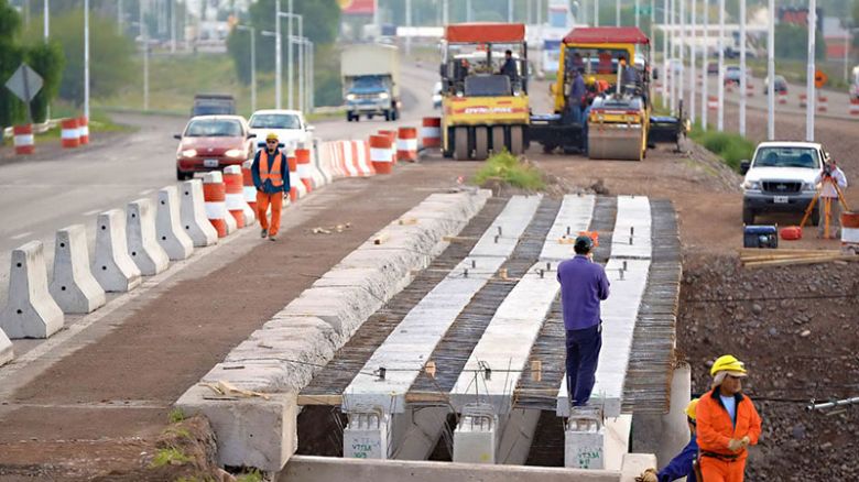 Constructoras alertan por freno de la obra pública