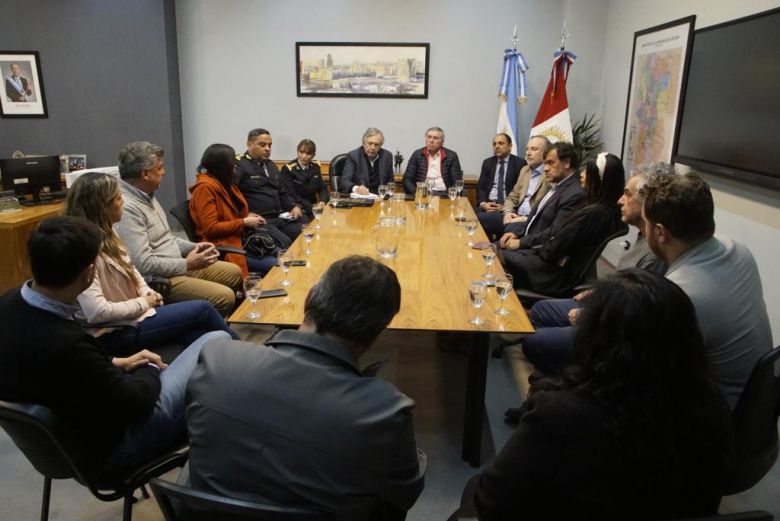 Provincia, Fiscalía General y Cámaras comerciales se reunieron por falsos rumores de saqueos