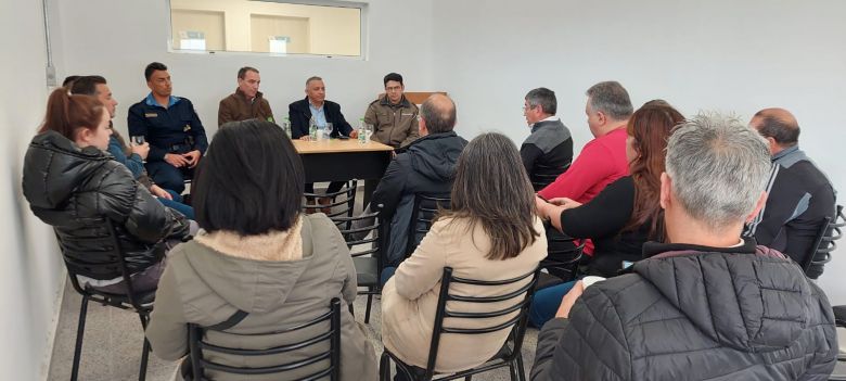 Reunión entre fuerzas de seguridad y referentes de supermercados de la ciudad