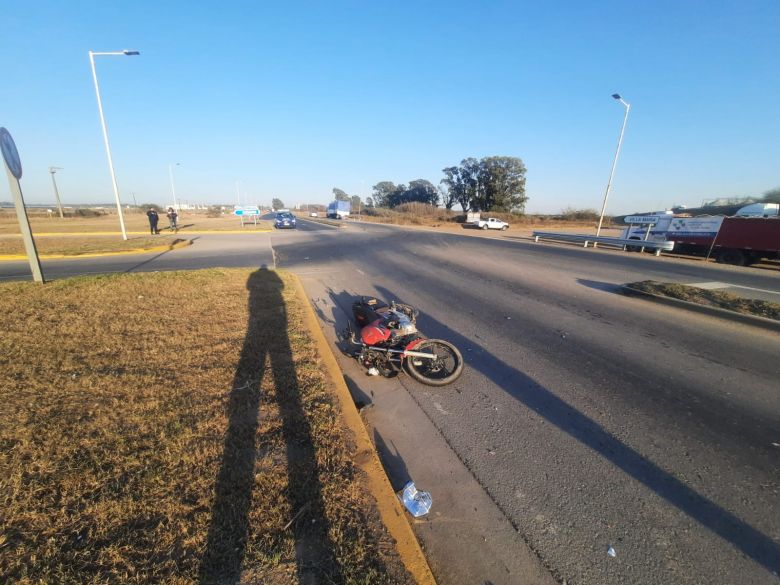 Motociclista sufrió graves heridas tras colisionar contra un camión