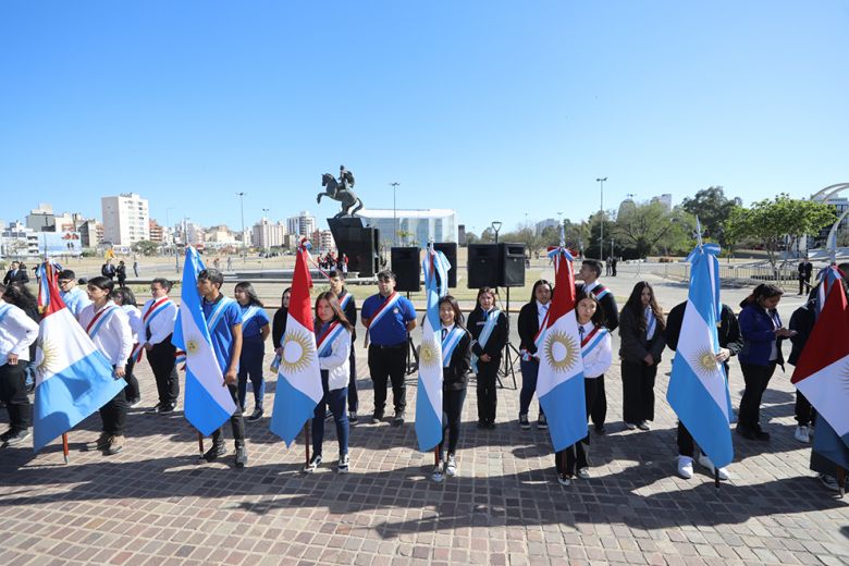 Un centenar de alumnos prometió lealtad a la bandera de Córdoba