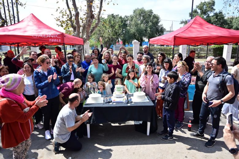 Feriantes y vecinos celebraron el quinto aniversario de la Feria Franca