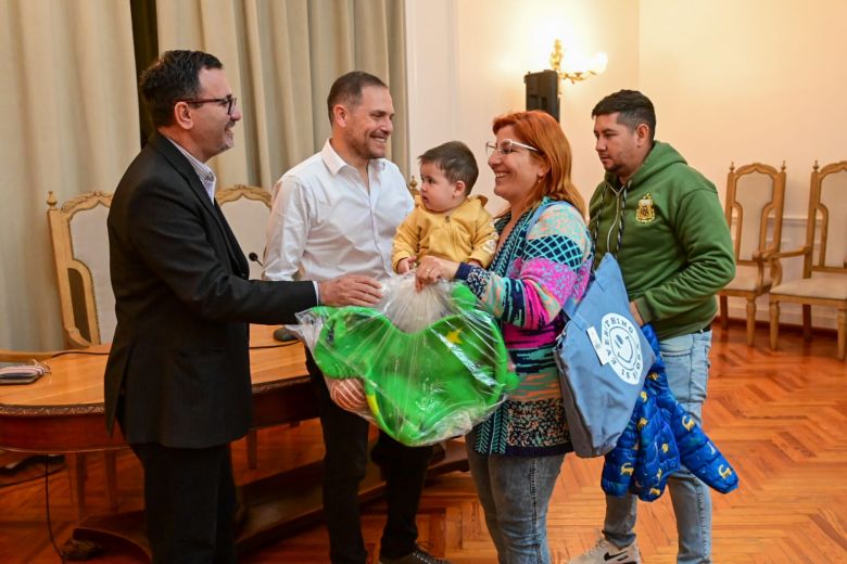 60 beneficiarios del programa Accionar Infancia recibieron kits de maternidad y niñez