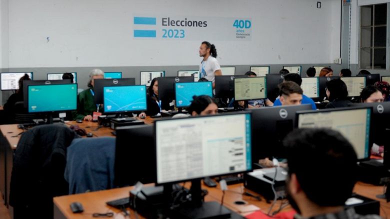 Todo listo en el Centro de Cómputos para recibir las actas de votación