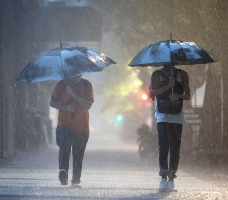 El Servicio Meteorológico emitió un alerta por tormentas y vientos