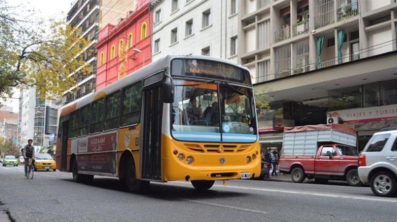 Córdoba y Rosario elevan la tarifa del transporte urbano a 240 pesos