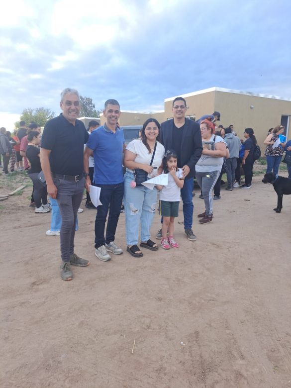 Villa Nueva: entregaron las llaves de las viviendas de barrio El Vallecito